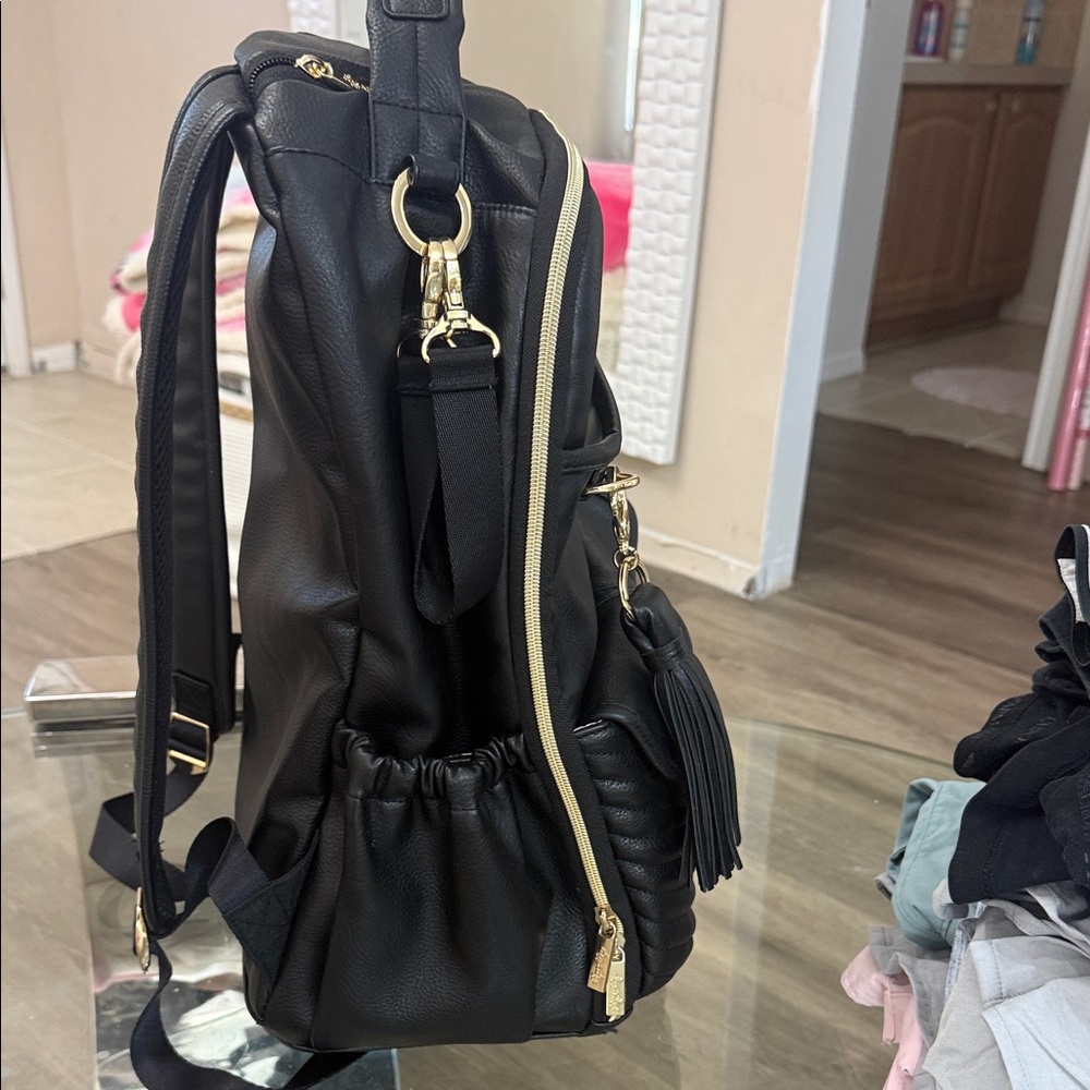 Itzy Ritzy Black boss Diaper Bag with Gold Accents - Picture 5 of 6